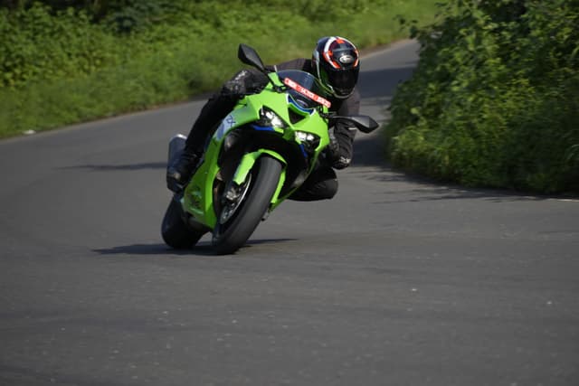 Kawasaki Ninja ZX-6R Front Left Three Quarter Image – Ninja ZX-6R